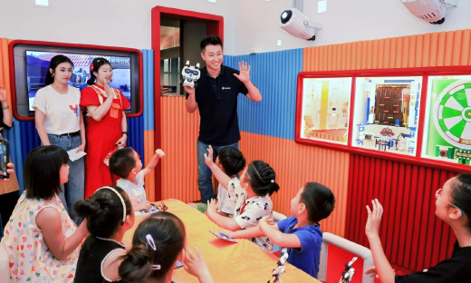 当AI教育走进海底捞：一场关于青少年未来成长的场景革命