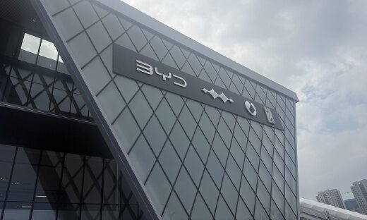 比亚迪包揽三榜第一，中国车企集体改写新能源技术竞争格局