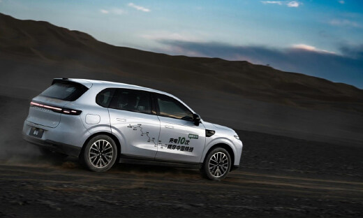 成都车展燃情双响！零跑B10新色首发暨B01万台交付