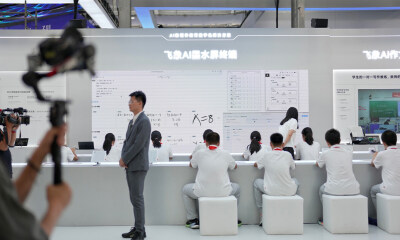 飞象星球亮相2025服贸会 首发AI墨水屏终端及智慧学习空间