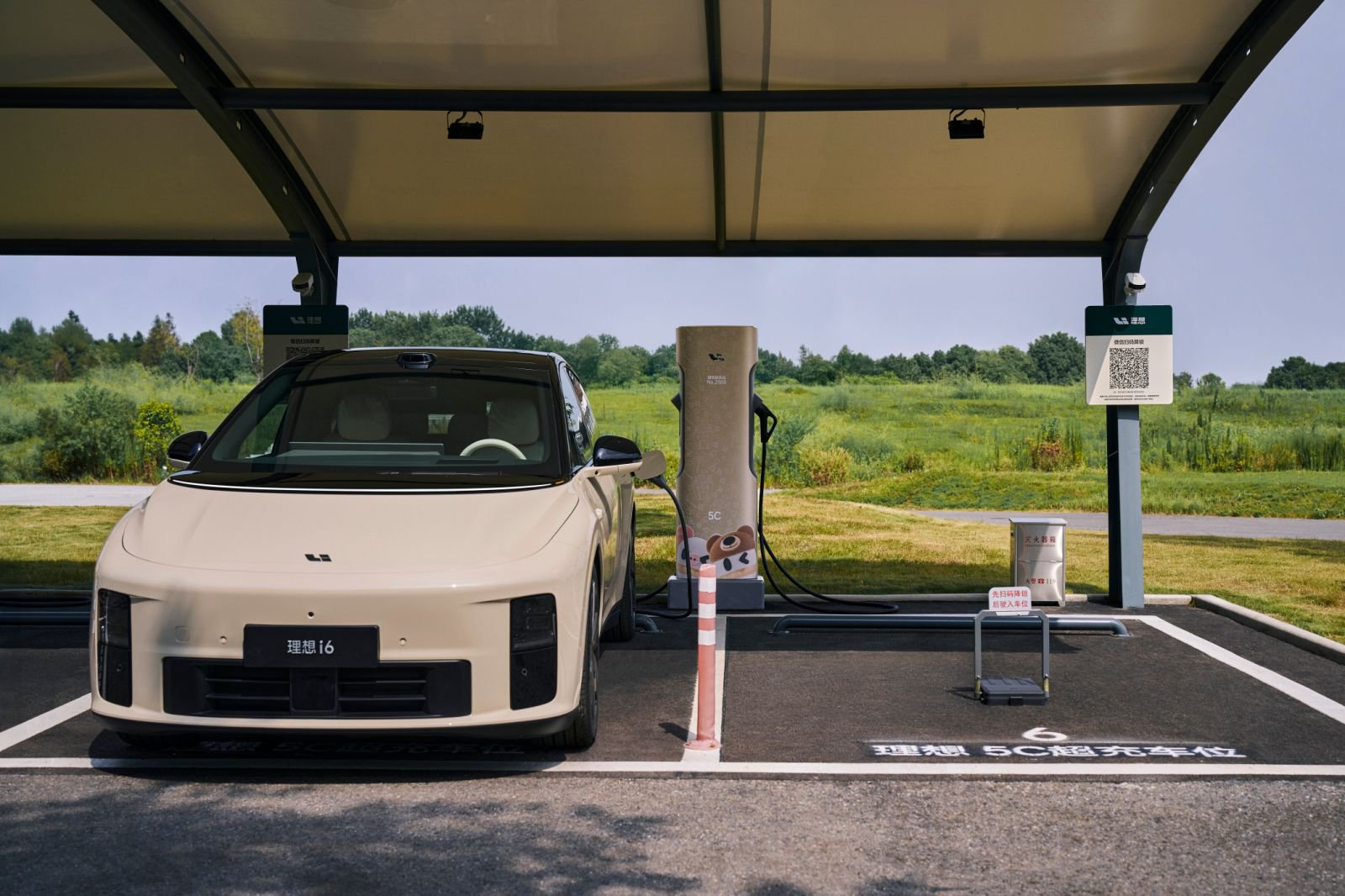 当理想不再「顾家」，开始为年轻人造车