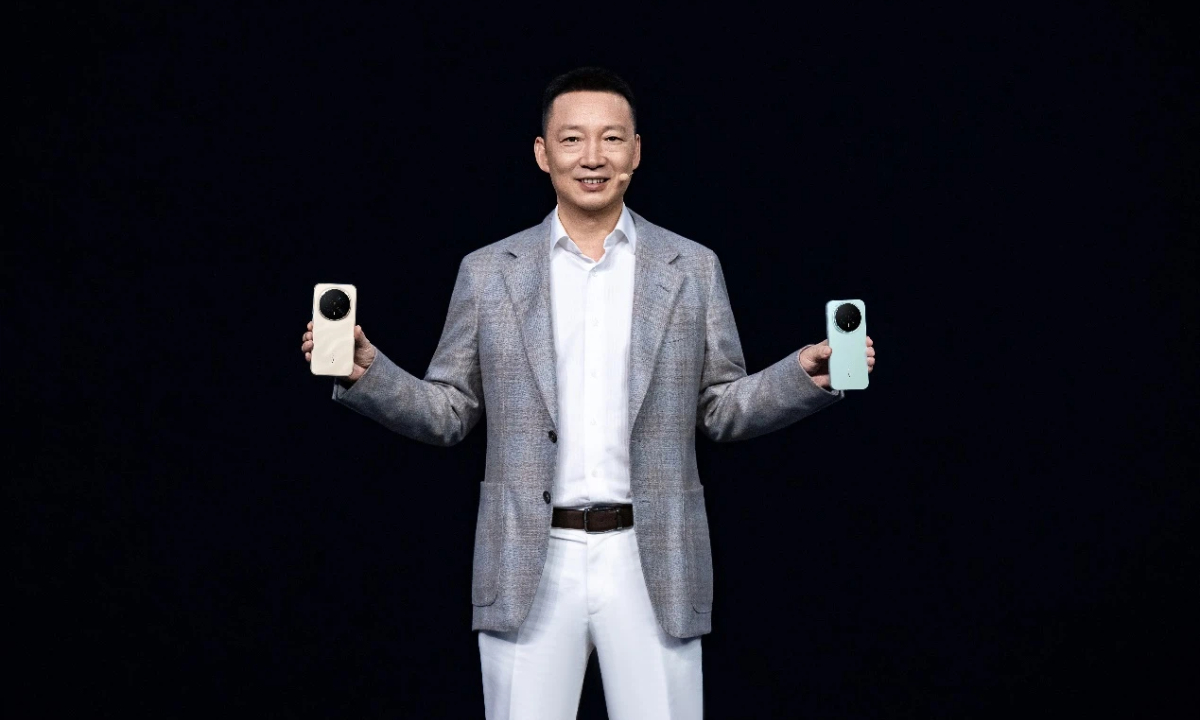 荣耀发布首款自进化AI原生手机，Magic8系列售价4499元起