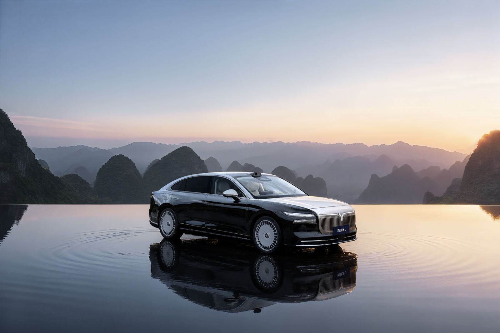 追光者岚图，杀向BBA腹地