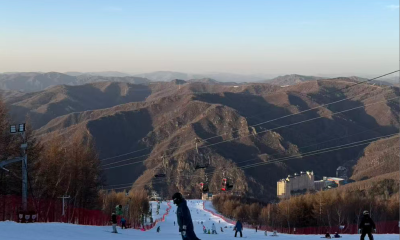 不买只租、专盯折扣：年轻人用“聪明消费”玩转滑雪