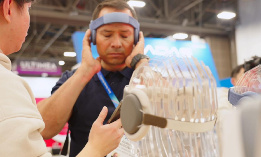 全球首款实时调控脑电睡眠仪LumiSleep发布，睡眠进入“主动引导”时代